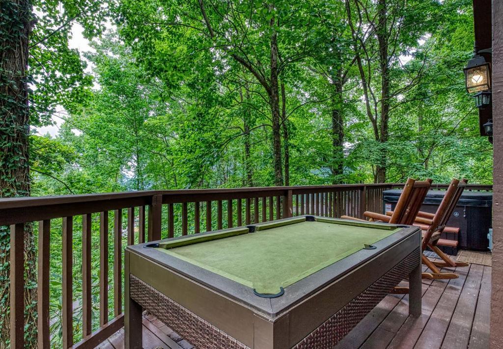 Moonshine Chalet, Hot Tub, Pool Access, Wifi, 1089 Free Tickets Each Paid Day, Dollywood And More Gatlinburg Zewnętrze zdjęcie
