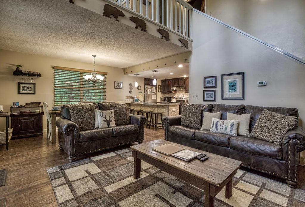 Moonshine Chalet, Hot Tub, Pool Access, Wifi, 1089 Free Tickets Each Paid Day, Dollywood And More Gatlinburg Zewnętrze zdjęcie