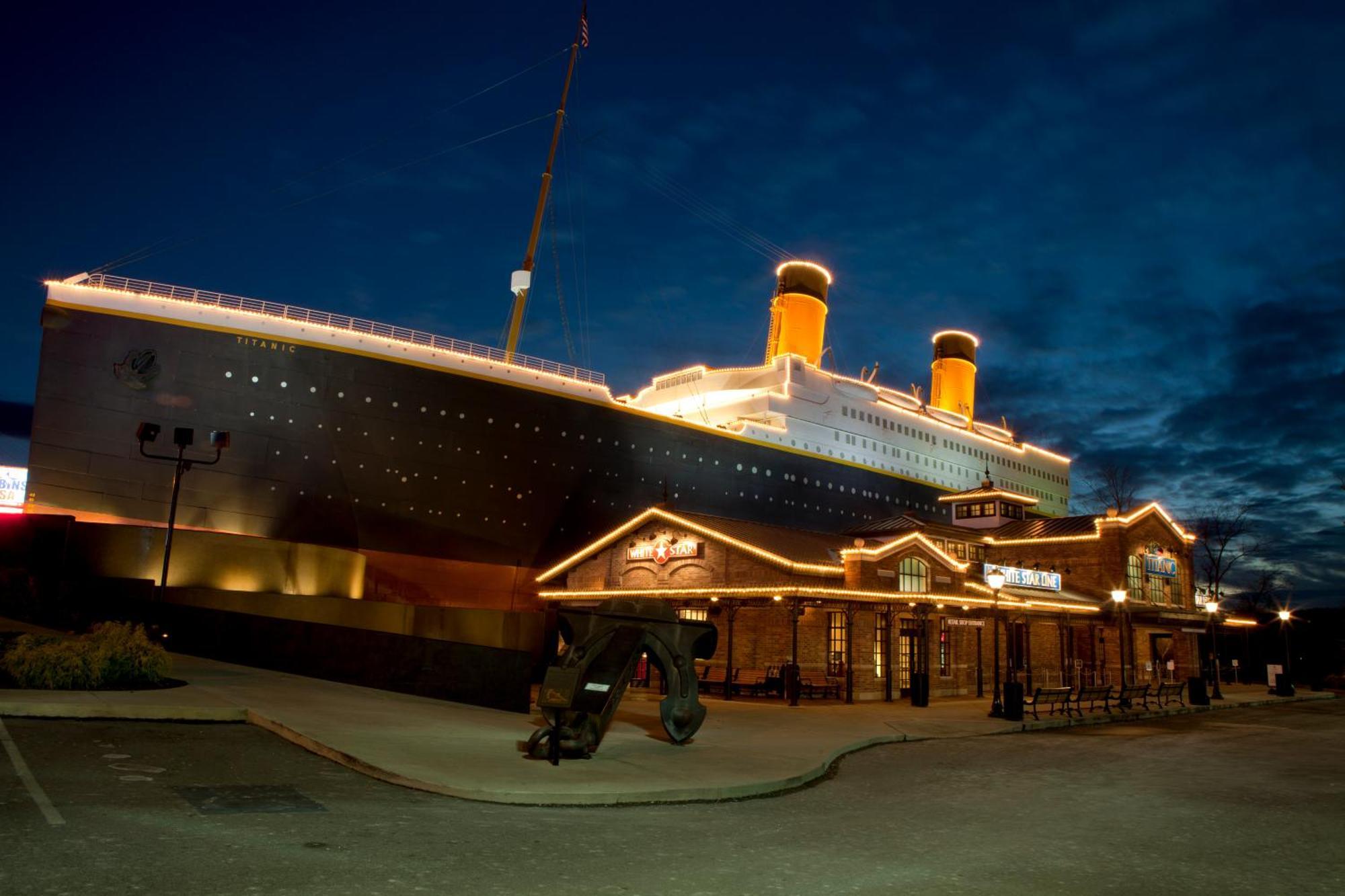 Moonshine Chalet, Hot Tub, Pool Access, Wifi, 1089 Free Tickets Each Paid Day, Dollywood And More Gatlinburg Zewnętrze zdjęcie