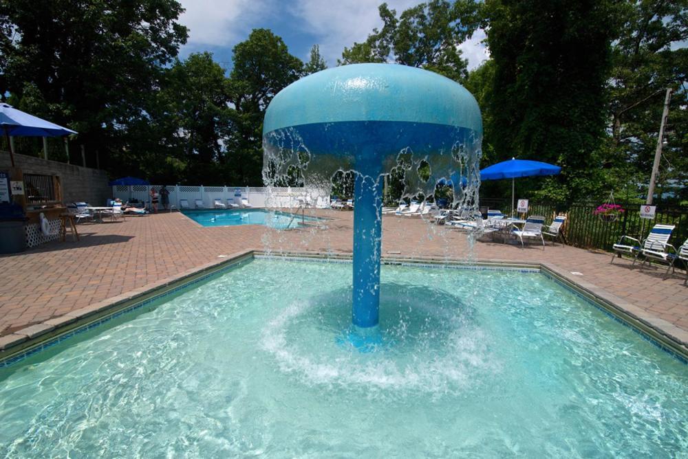 Moonshine Chalet, Hot Tub, Pool Access, Wifi, 1089 Free Tickets Each Paid Day, Dollywood And More Gatlinburg Zewnętrze zdjęcie
